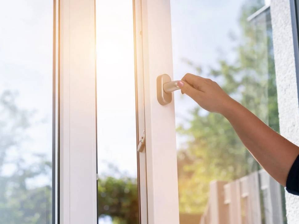 Как Ухаживать за Ламинированными Окнами ПВХ?